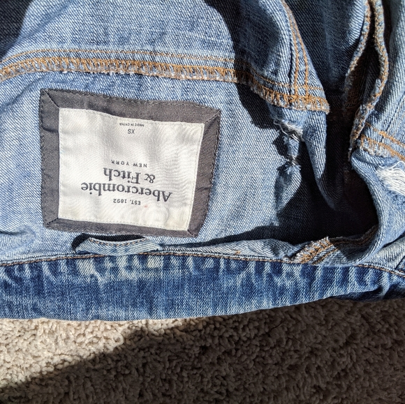 Abercrombie Distressed Jean Jacket XS - Picture 3 of 9